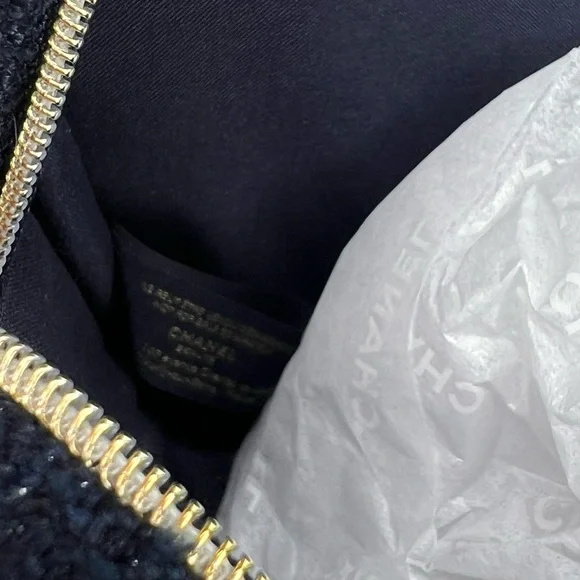 CHANEL Beauty Makeup Bag 2025 HOLIDAY LIMITED EDITION NIB AUTHENTIC - Picture 10 of 16